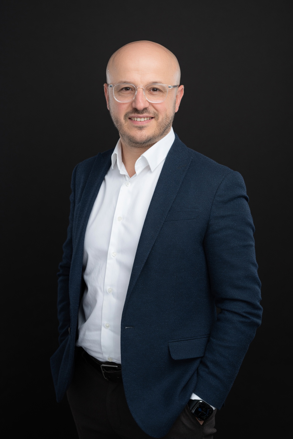 Mulinus founder standing in a professional portrait